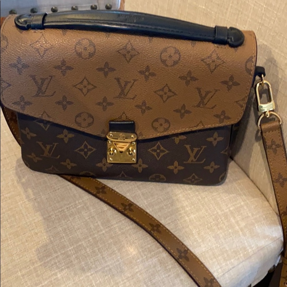 Louis Vuitton reverse monogram pochette Métis
